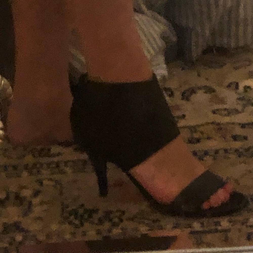Textured black open toed heels